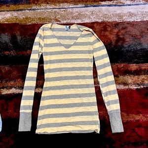 Small gray and yellow stripe v neck long sleeve top